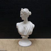 Grandeur Lady Statue Showpiece