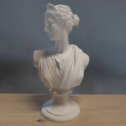 Grandeur Lady Statue Showpiece