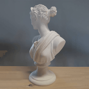 Grandeur Lady Statue Showpiece
