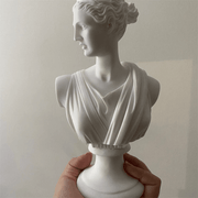 Grandeur Lady Statue Showpiece