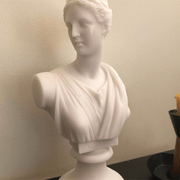 Grandeur Lady Statue Showpiece