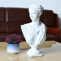 Grandeur Lady Statue Showpiece