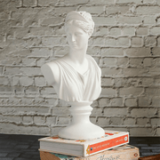 Grandeur Lady Statue Showpiece