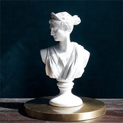 Grandeur Lady Statue Showpiece
