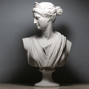 Grandeur Lady Statue Showpiece