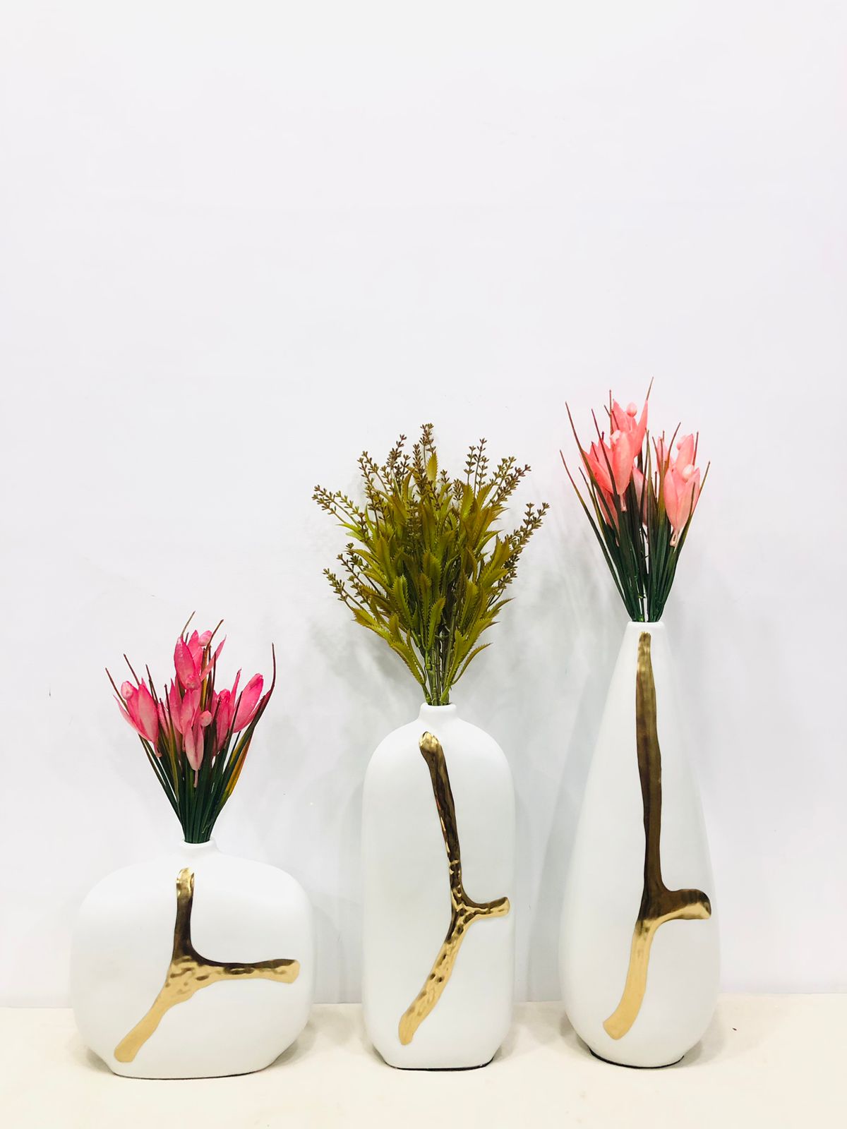 Exquisite Stylish and Modern  Vase For Decor